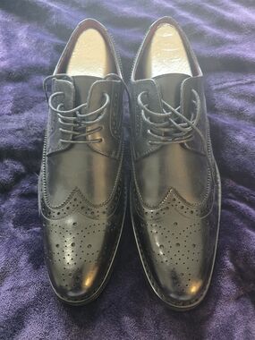 Classic Men’s Black Wingtip Dress Shoes Size 11